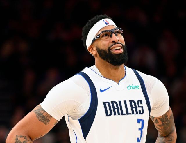 纸牌游戏-影响交易！浓眉或伤停数月：加盟独行侠后6次受伤